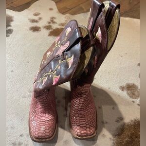 Ferrini Two-Tone Leather Boots